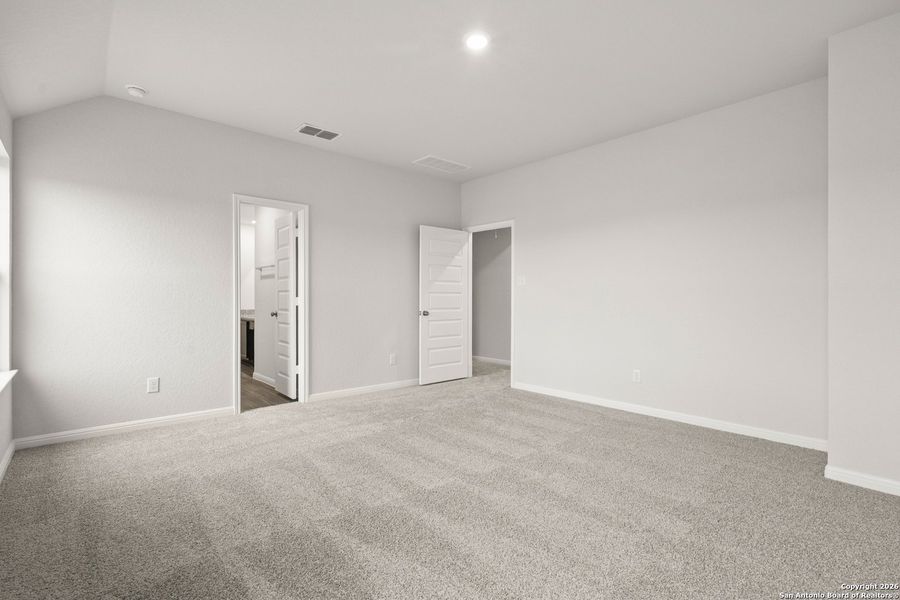 Spacious, unfurnished interior of a new home in Cinco Lakes, San Antonio (Image 21).