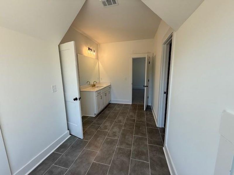 Spacious, unfurnished interior of a new home in , Jefferson (Image 14).