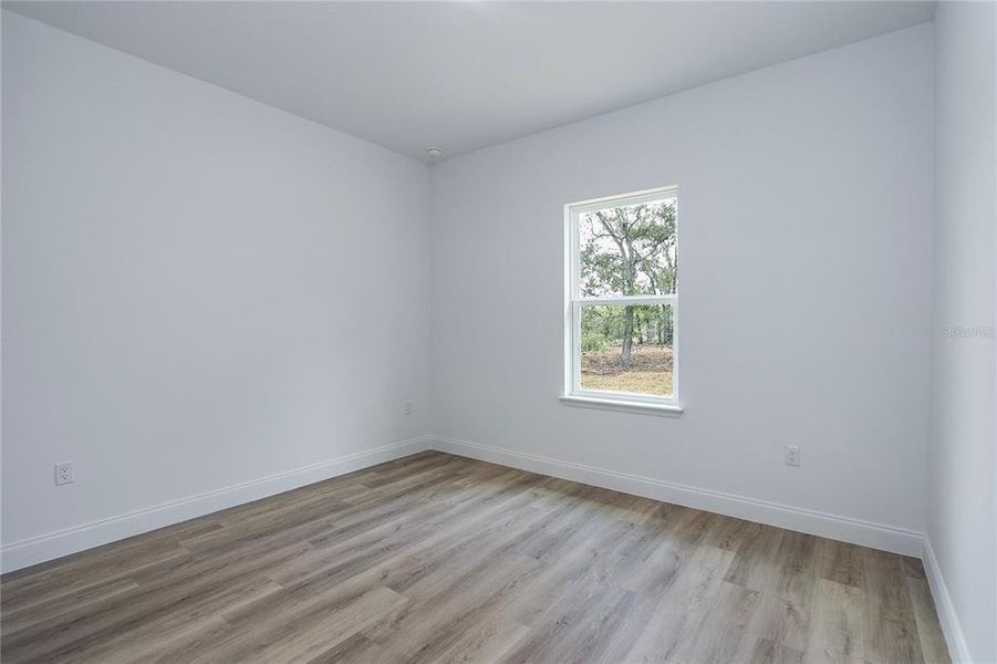 Spacious, unfurnished interior of a new home in , Citrus Springs (Image 36).