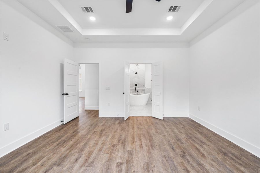 Spacious, unfurnished interior of a new home in , Huffman (Image 14).