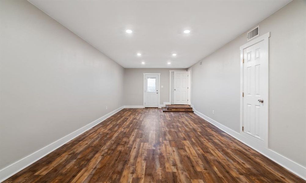 Spacious, unfurnished interior of a new home in , Brownwood (Image 13).