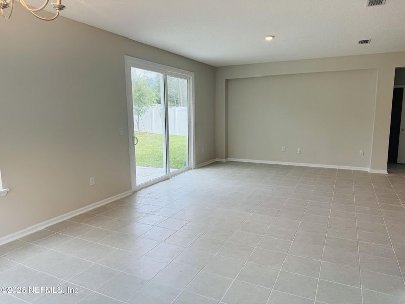 Spacious, unfurnished interior of a new home in Weston Woods, Jacksonville (Image 7).