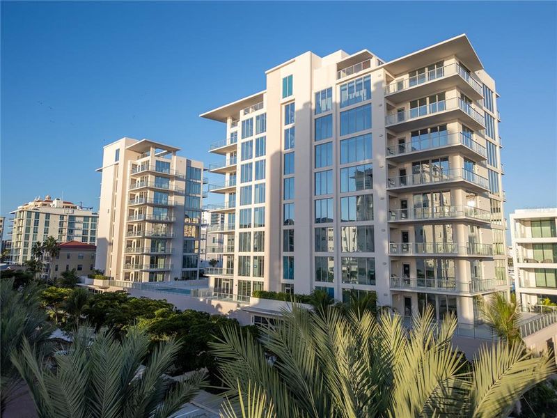 Condo located in Sarasota, FL showcasing its design and architecture (Image 16). Condo located in Sarasota, FL showcasing its design and architecture (Image 16).