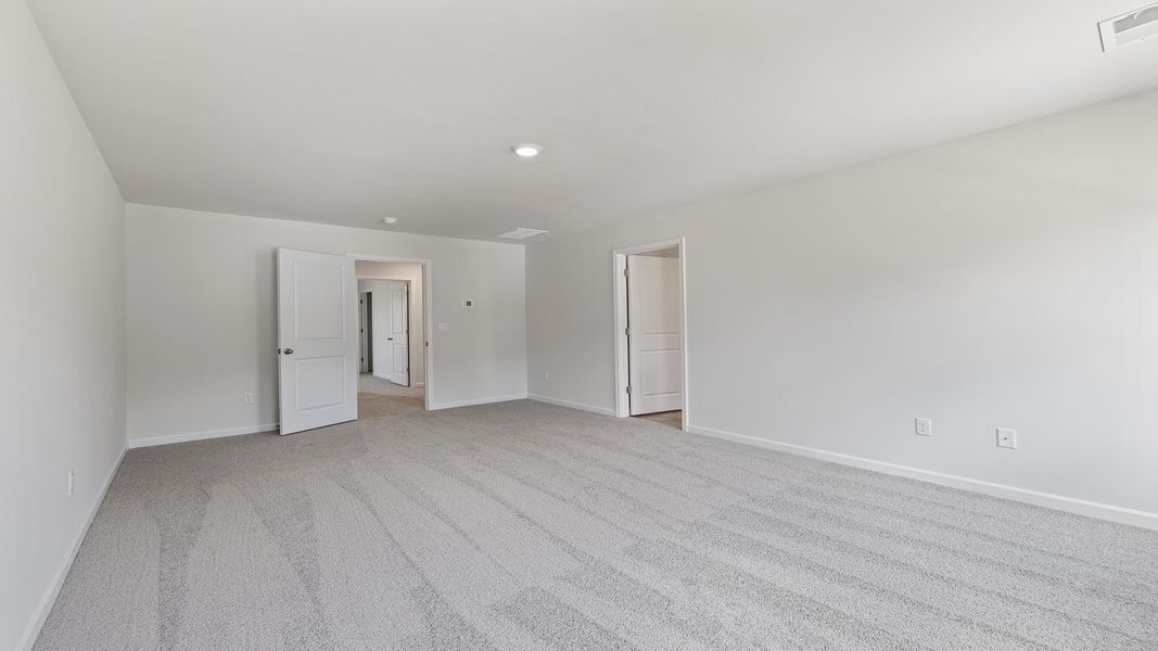 Spacious, unfurnished interior of a new home in Lakestone, Woodruff (Image 27).
