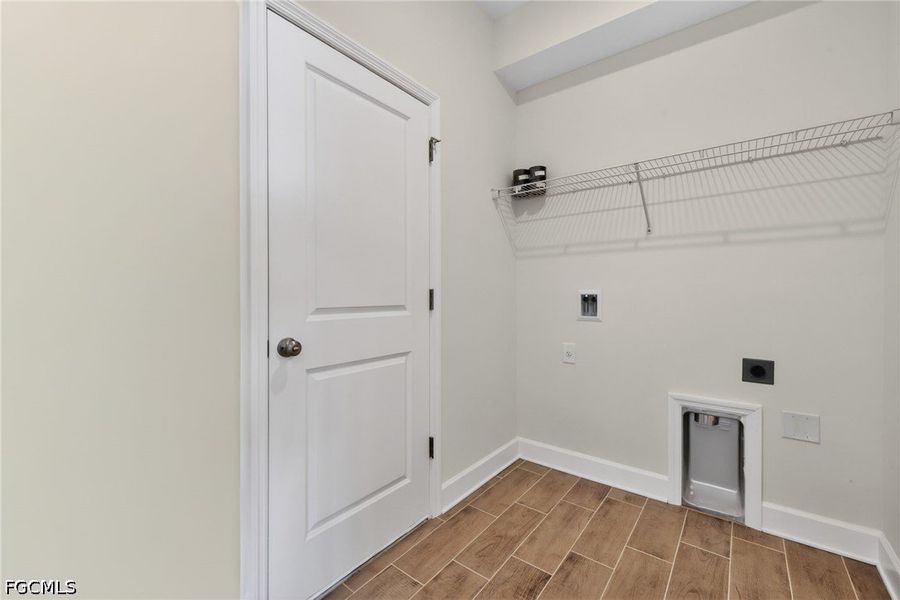 Spacious, unfurnished interior of a new home in Cape Coral, Cape Coral (Image 29).