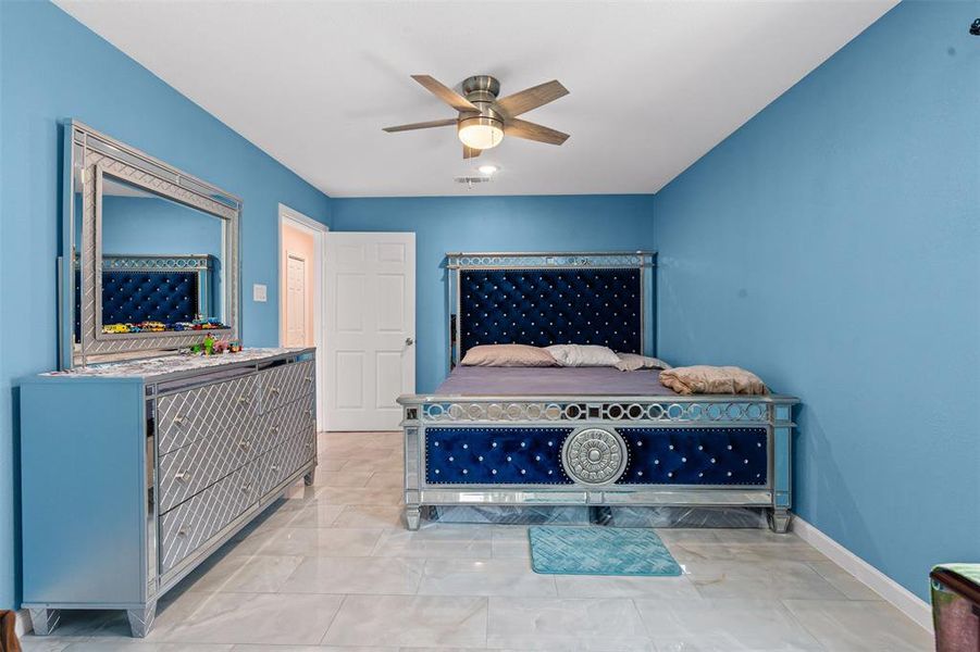 Bedroom with a ceiling fan and baseboards Bedroom with a ceiling fan and baseboards