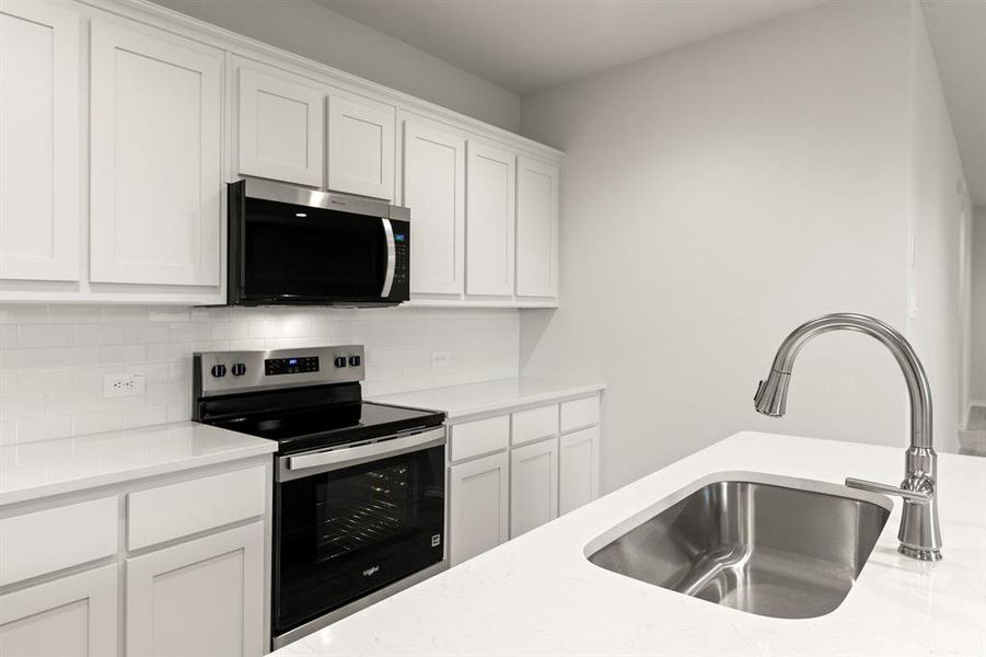 15. 3112 Yellow Pine - Kitchen (4)