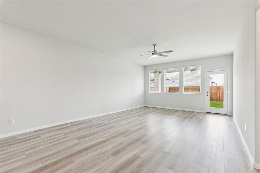 Spacious, unfurnished interior of a new home in AnaCapri, Anna (Image 14).