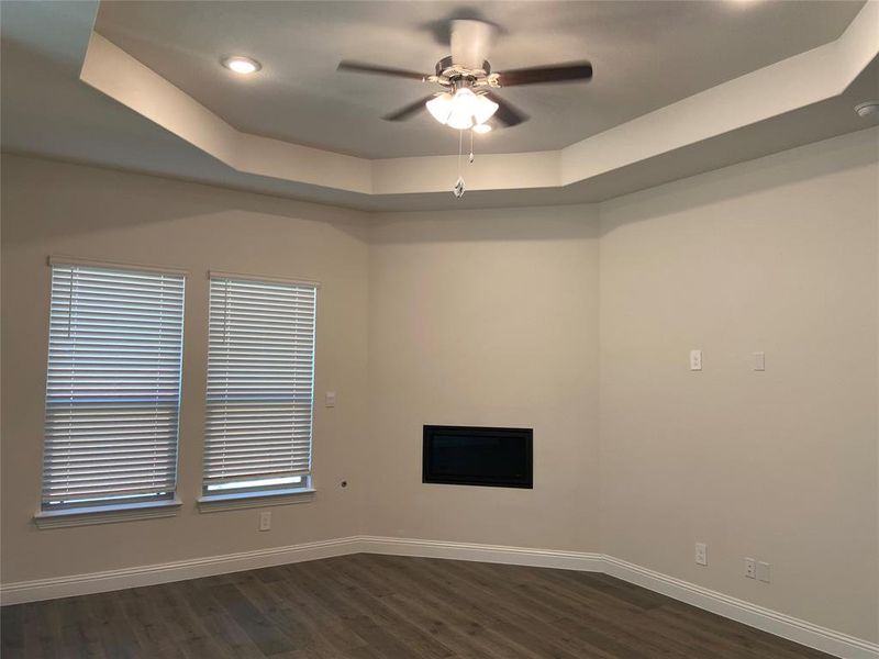 Spacious, unfurnished interior of a new home in Bear Park Estates, Euless (Image 12).