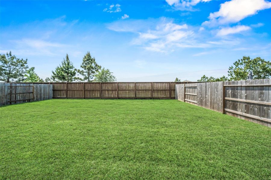 Exterior details and patio area of a home in Mavera, Conroe (Image 21).