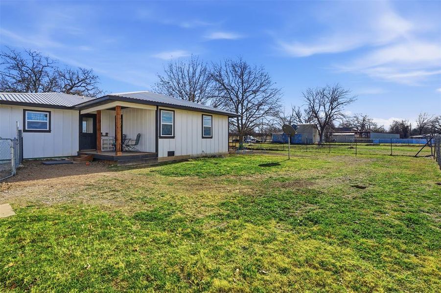 Exterior details and patio area of a home in , Millsap (Image 21).