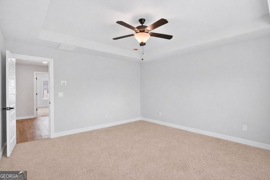 Spacious, unfurnished interior of a new home in The Fairways at Mirror Lake, Villa Rica (Image 40).