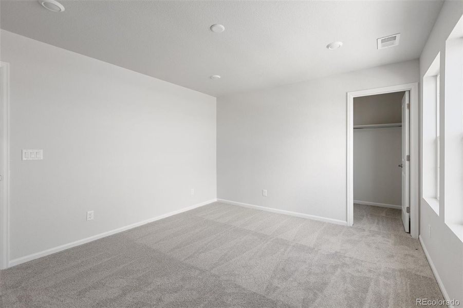 Spacious, unfurnished interior of a new home in , Brighton (Image 31).