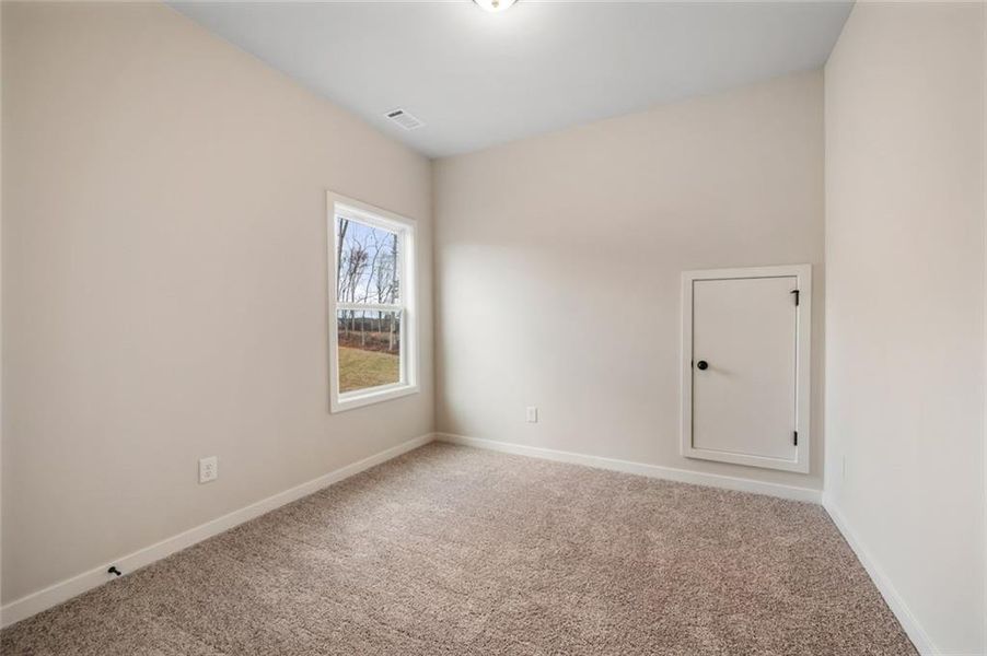 Spacious, unfurnished interior of a new home in Ponderosa Farms Manor, Gainesville (Image 20).
