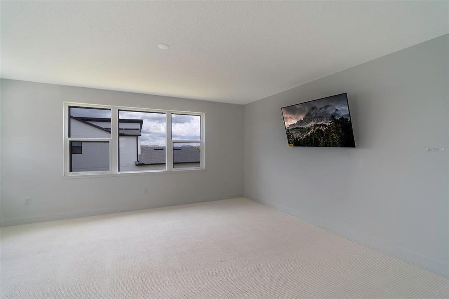 Spacious, unfurnished interior of a new home in , Orlando (Image 10).