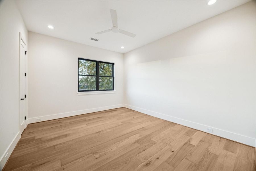 Spacious, unfurnished interior of a new home in , Houston (Image 24).