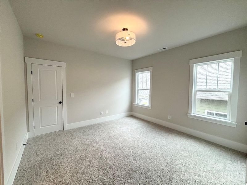 Spacious, unfurnished interior of a new home in Cumberland, Concord (Image 16).