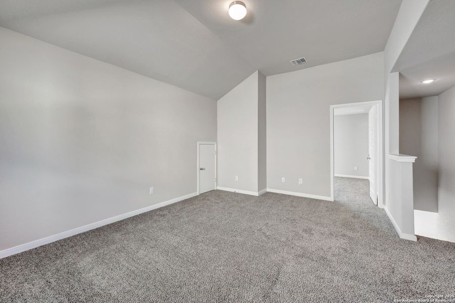 Spacious, unfurnished interior of a new home in Paloma Park, Converse (Image 20).