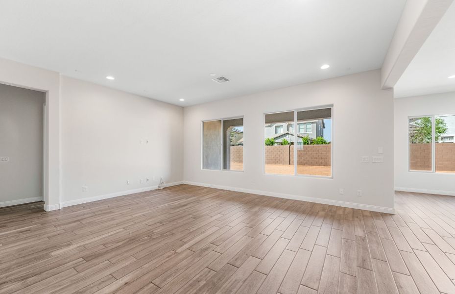 Spacious, unfurnished interior of a new home in Artisan at Asante, Surprise (Image 29). Spacious, unfurnished interior of a new home in Artisan at Asante, Surprise (Image 29).