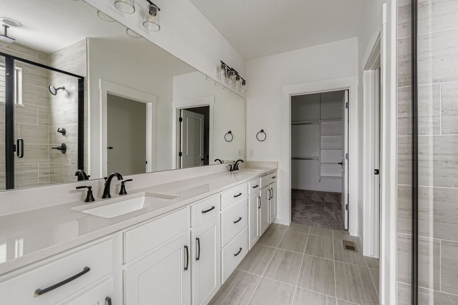 8905 S. Riviera - Primary Bathroom