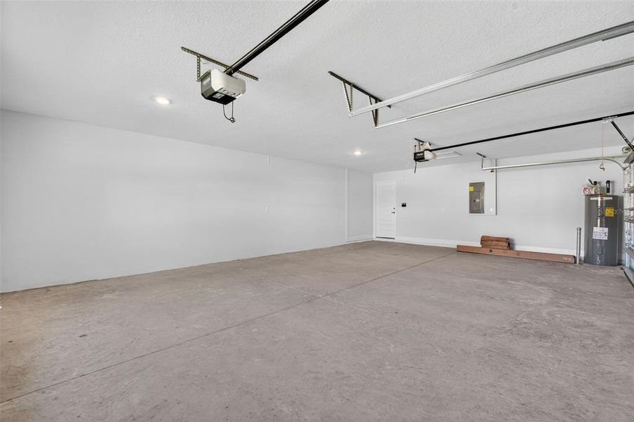 Spacious, unfurnished interior of a new home in Hill Country Estates, Dade City (Image 42).