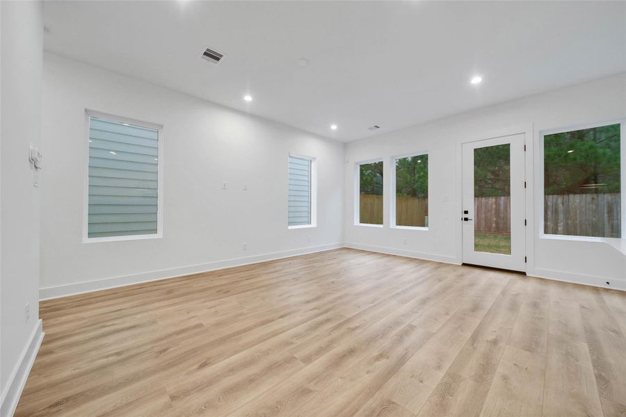 Spacious, unfurnished interior of a new home in , Houston (Image 35).