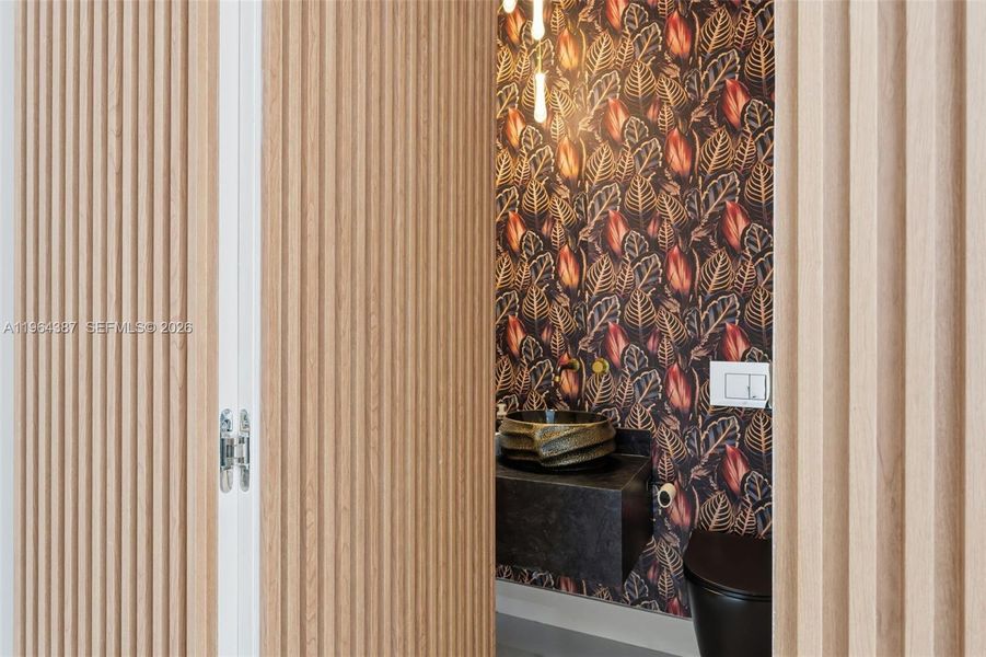 Close-up of interior finishes inside a home in , Clewiston (Image 18).