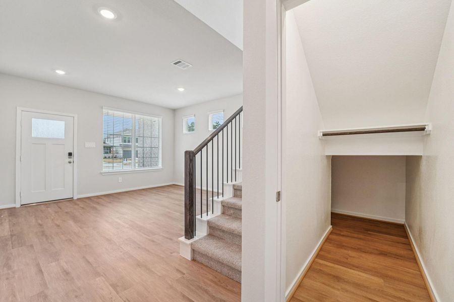 Spacious, unfurnished interior of a new home in Granger Pointe - Premier Series, Conroe (Image 20).