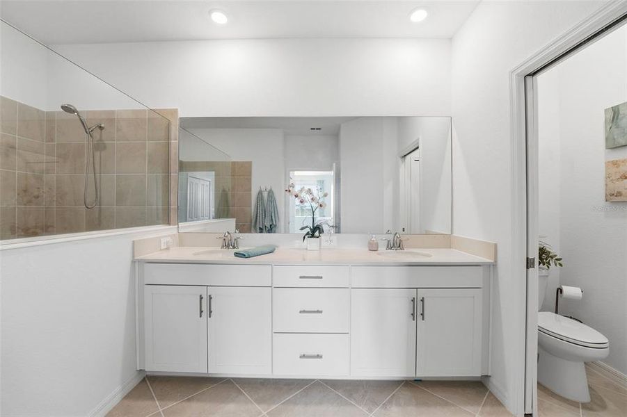 Furnished interior view inside a new home in , Venice (Image 28).