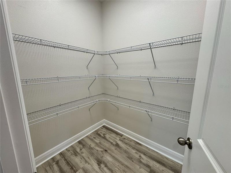 Spacious, unfurnished interior of a new home in , Dade City (Image 27).