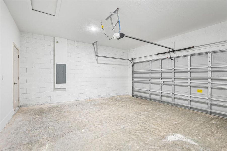 Spacious, unfurnished interior of a new home in , Dunnellon (Image 17).