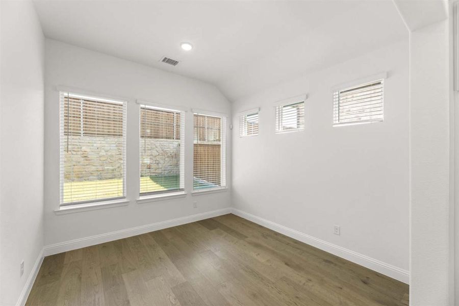 Spacious, unfurnished interior of a new home in Meadow Run, Melissa (Image 10).