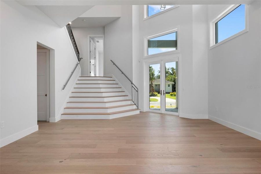 Spacious, unfurnished interior of a new home in , Sarasota (Image 24).