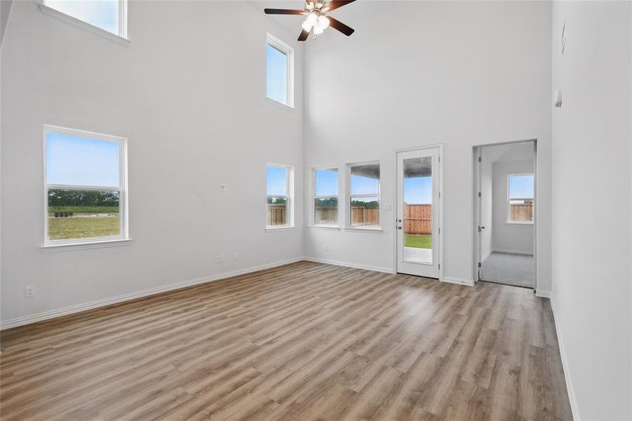 Spacious, unfurnished interior of a new home in Bel Air Village, Sherman (Image 27).