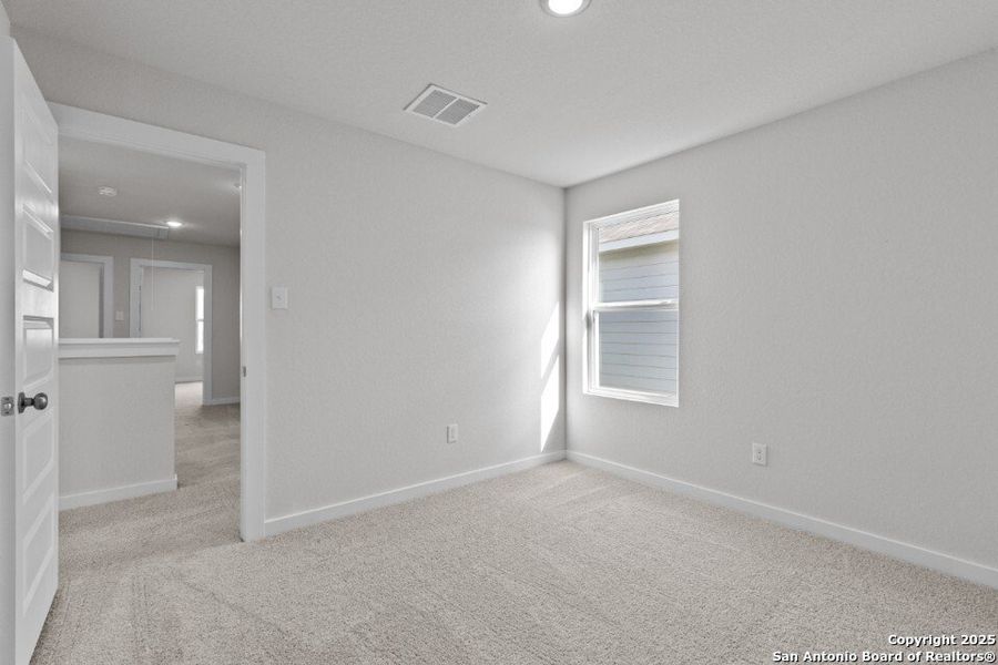Spacious, unfurnished interior of a new home in Spring Creek, San Antonio (Image 13). Spacious, unfurnished interior of a new home in Spring Creek, San Antonio (Image 13).