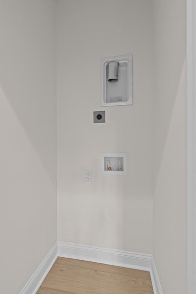 Spacious, unfurnished interior of a new home in , Charleston (Image 25).