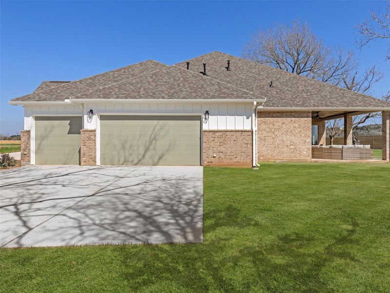 Exterior details and patio area of a home in , Smithville (Image 4).