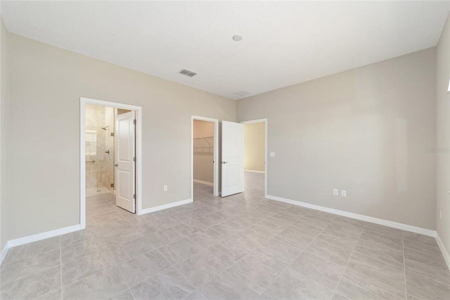 Spacious, unfurnished interior of a new home in , Ocala (Image 14).