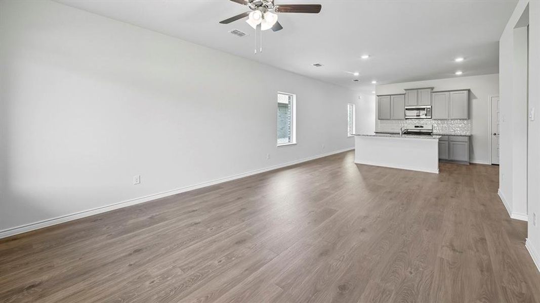 Spacious, unfurnished interior of a new home in Silverado, Aubrey (Image 31).