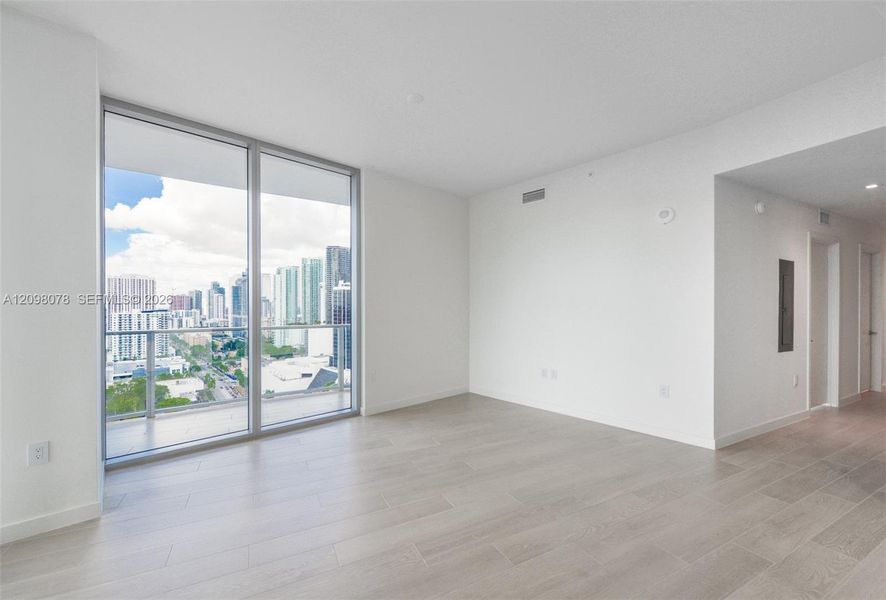 Spacious, unfurnished interior of a new home in , Miami (Image 25).