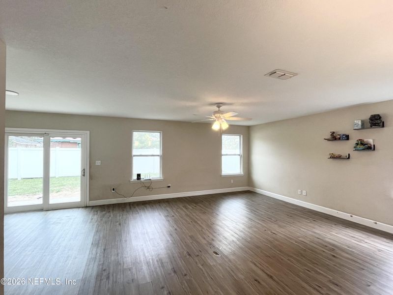 Spacious, unfurnished interior of a new home in , Jacksonville (Image 10).