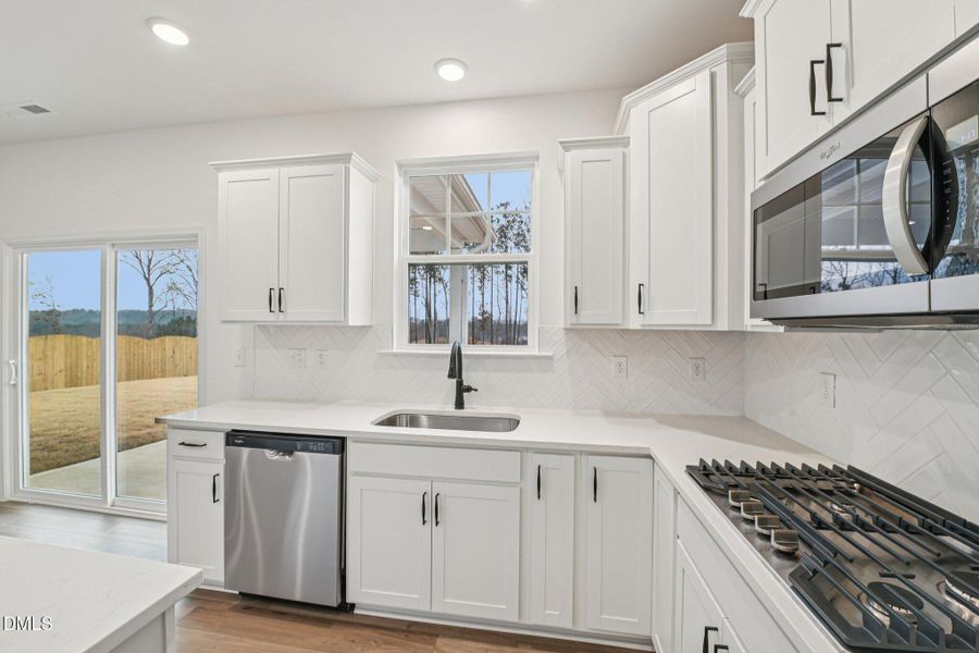 19-web-or-mls-Winding Crk Dr-S0502-019