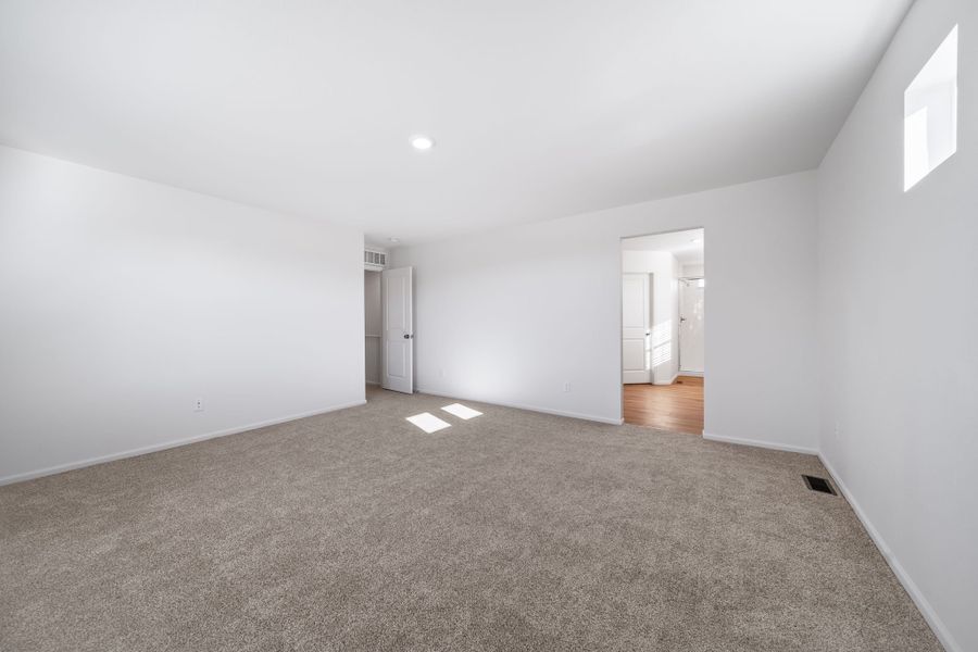 Spacious, unfurnished interior of a new home in Thompson River Ranch, Johnstown (Image 19). Spacious, unfurnished interior of a new home in Thompson River Ranch, Johnstown (Image 19).