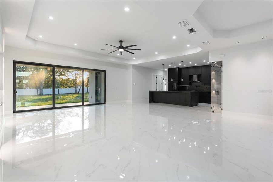 Spacious, unfurnished interior of a new home in , Weeki Wachee (Image 27).