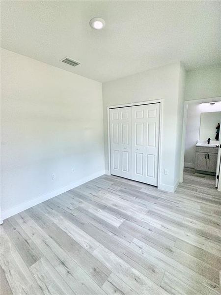 Spacious, unfurnished interior of a new home in , Palm Bay (Image 33).
