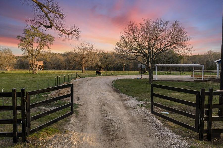Natural landscape and outdoor views near in Valley Mills (Image 27). Natural landscape and outdoor views near in Valley Mills (Image 27).