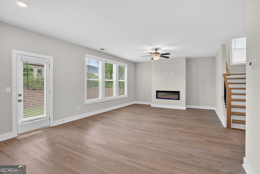 Spacious, unfurnished interior of a new home in The Fairways at Mirror Lake, Villa Rica (Image 18).