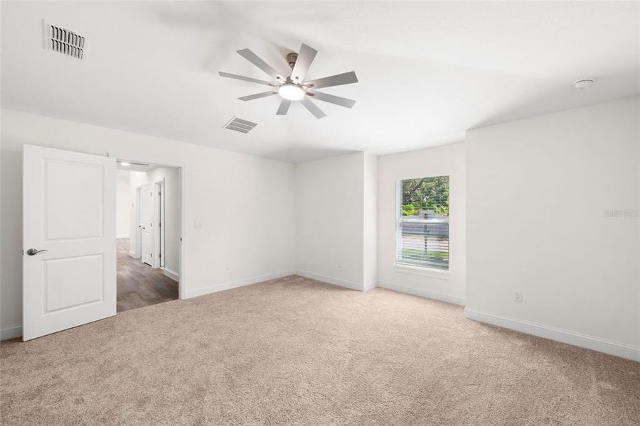 Spacious, unfurnished interior of a new home in , St. Petersburg (Image 36).