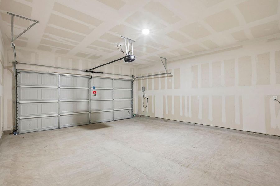 Spacious, unfurnished interior of a new home in Stallion Run, Buda (Image 16).