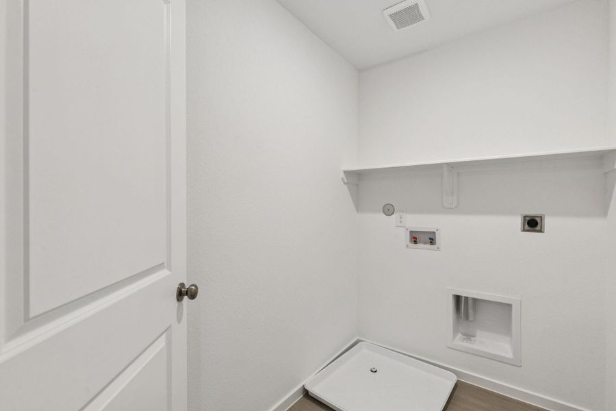 Spacious, unfurnished interior of a new home in Decker Farms, Magnolia (Image 25).